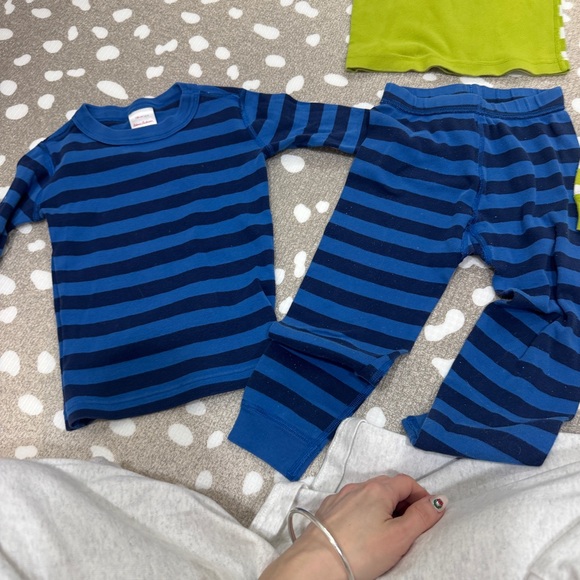 Lot of 4 Hanna Andersson pajamas set shortie shorts tee long sleeve pants grinch - Picture 5 of 7